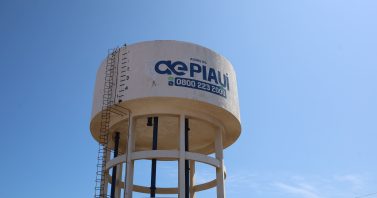 Em Domingos Mourão, Águas do Piauí realiza limpeza de reservatório para reforçar qualidade do abastecimento