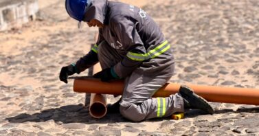 Novas ligações de esgoto chegam ao bairro Ceará, em Parnaíba